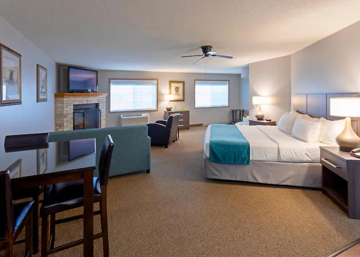 Paynesville Inn & Suites