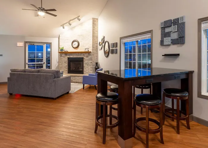 Paynesville Inn & Suites