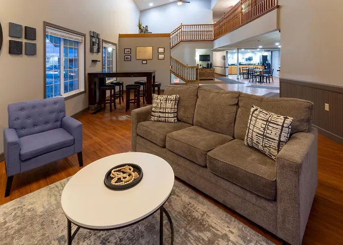 Paynesville Inn & Suites
