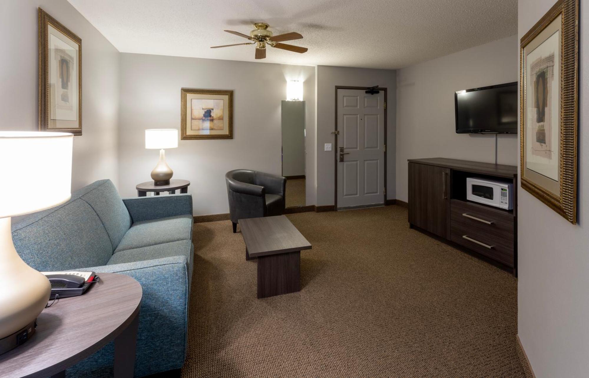 Hotel &
