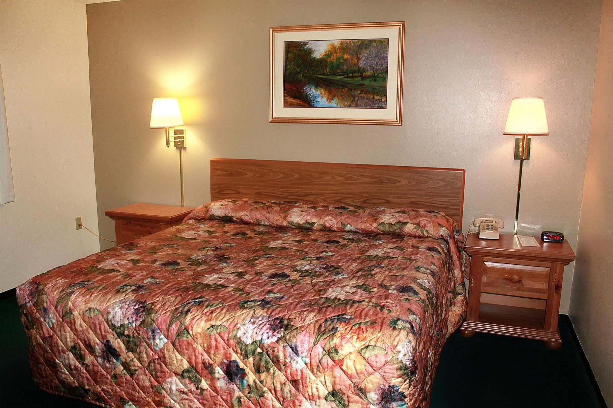 Hotel & Paynesville